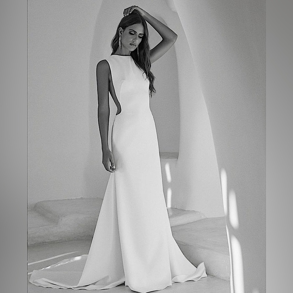 Brand New Unaltered | Sarah Seven Cassiopeia | Chapel Length Wedding Dress SZ 8